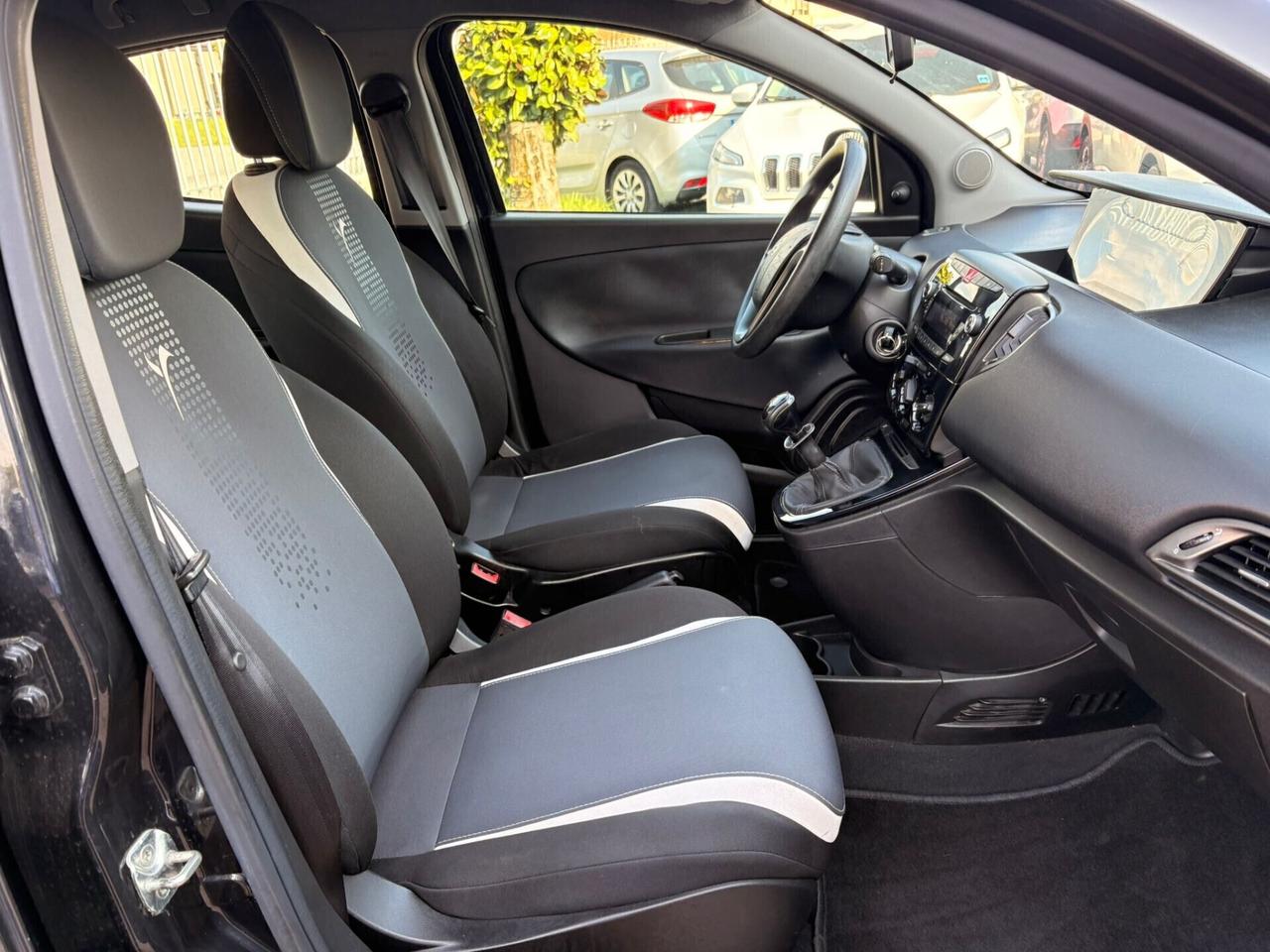 Lancia Ypsilon 1.2 69 CV 5 porte Elefantino