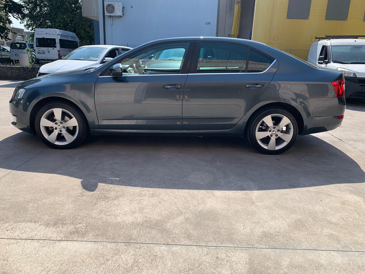 Skoda Octavia 1.6 TDI 105 CV DSG