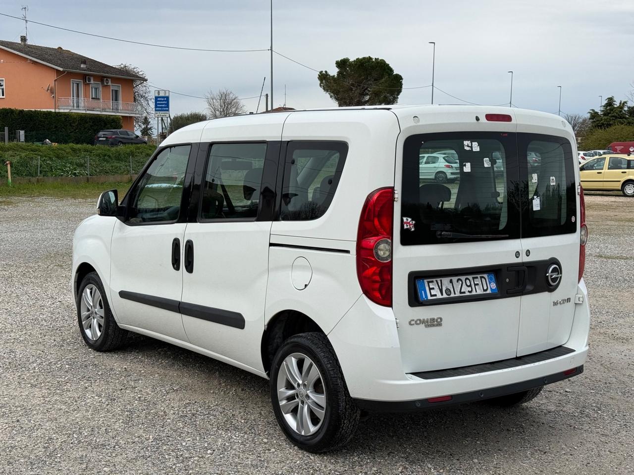 Opel Combo 1.6 CDTi 105CV PC-TN Cosmo