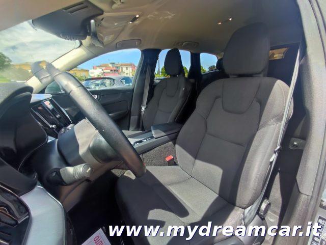 VOLVO XC60 B4 (d) AWD Geartronic Momentum Pro