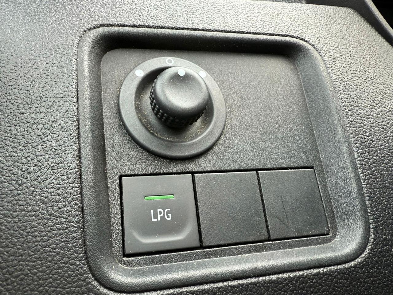 Dacia Duster 1.0 tce Comfort Gpl 4x2 100cv unico-pr