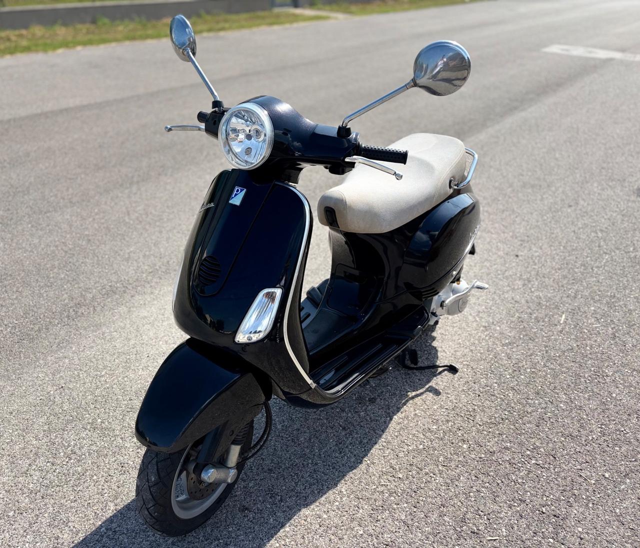 Piaggio Vespa 150 LX
