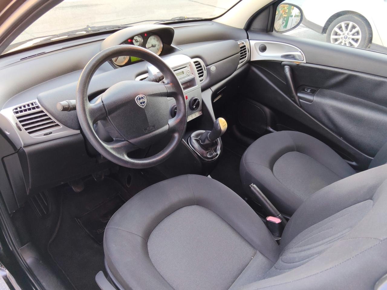 Lancia Ypsilon 1.3 MJT 75 CV Unyca