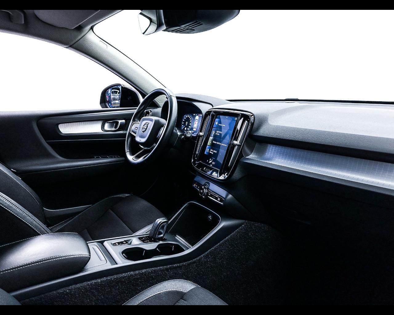 VOLVO XC40 (2017-->) - XC40 T3 Geartronic Business