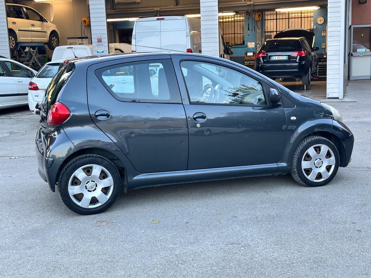 Toyota Aygo 1.0 12V VVT-i 5 porte Sol