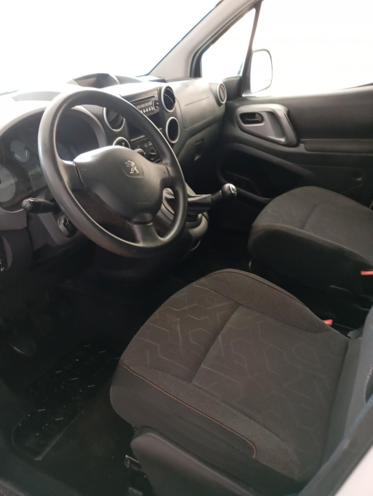 Peugeot Partner Tepee BlueHDi 100 4x4 Active Traction Control