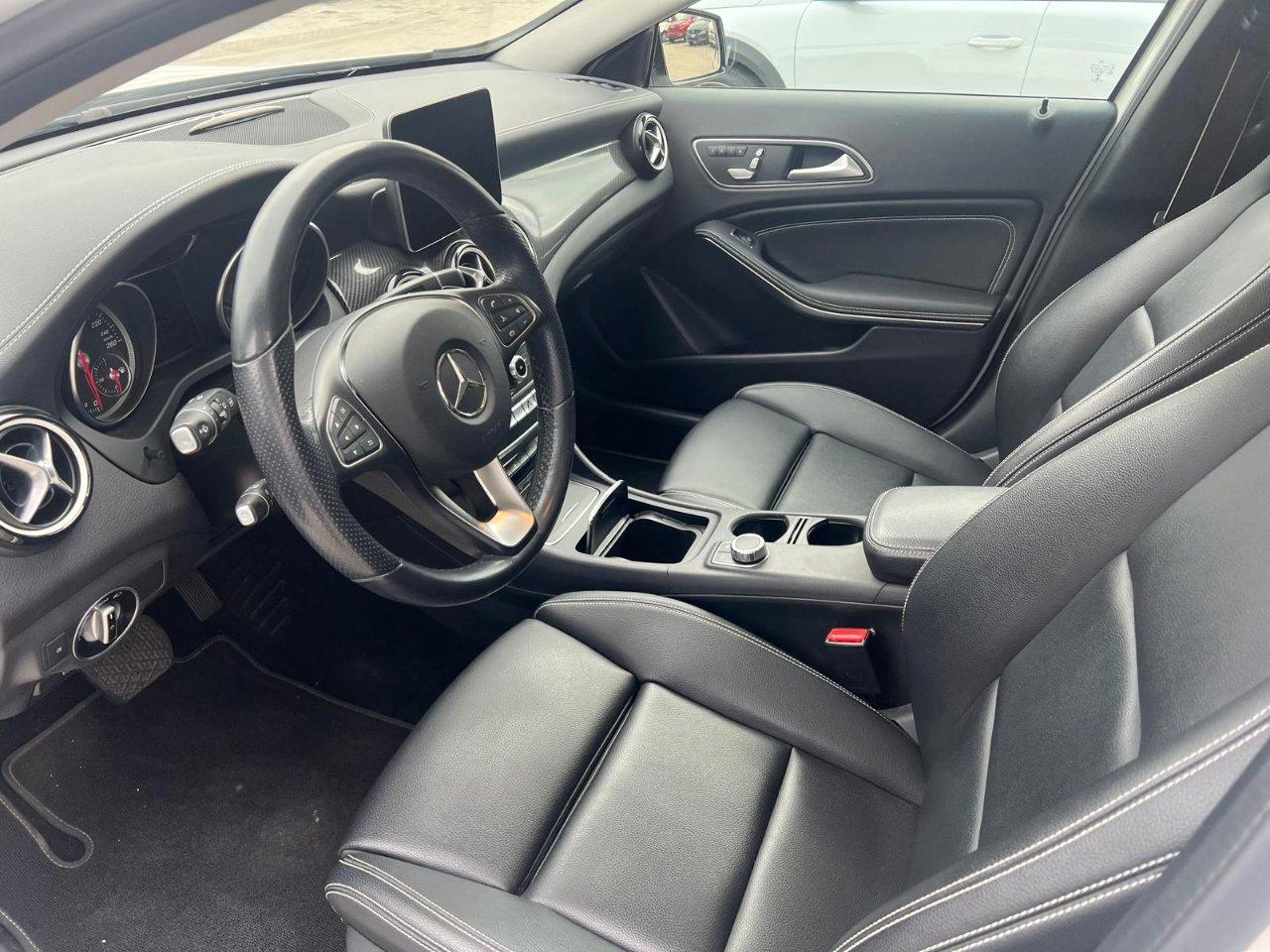 Mercedes GLA 180 Night Edition auto