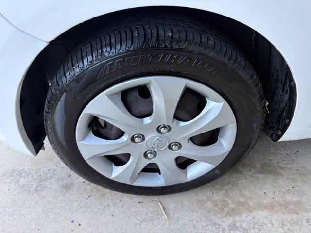 HYUNDAI i10 1.1 12V EURO 5 BENZ OK NEOP POCHISSIMI CHILOMETRI