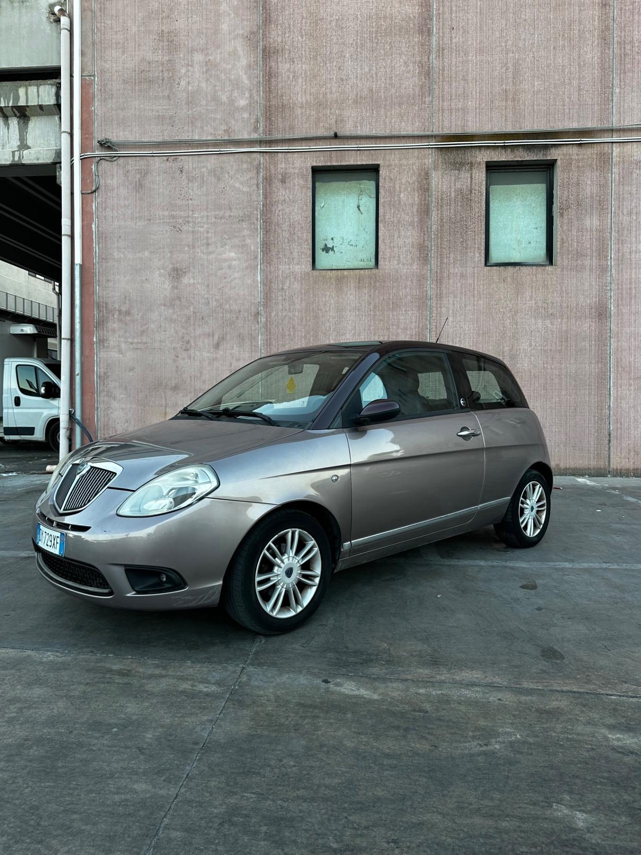 Lancia Ypsilon 1.4 Argento Ecochic GPL