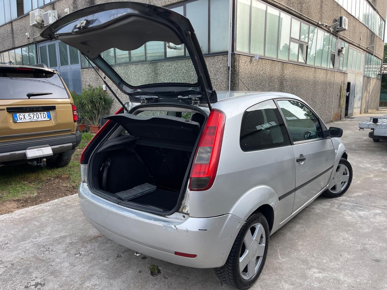 Ford Fiesta 1.2 benzina euro4 neopatentati