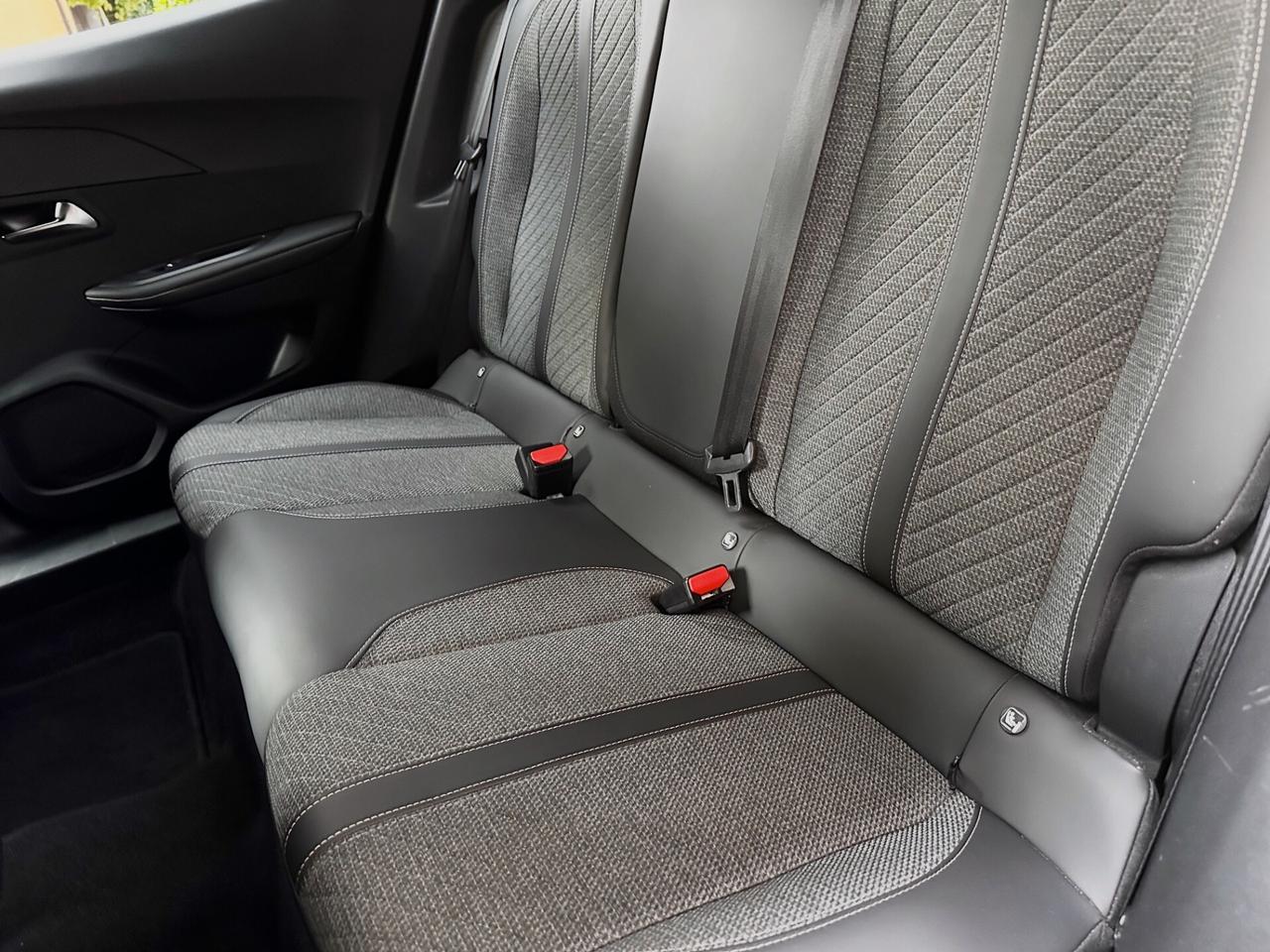 Peugeot 2008 Allure + Camera Pack PREZZO VERO