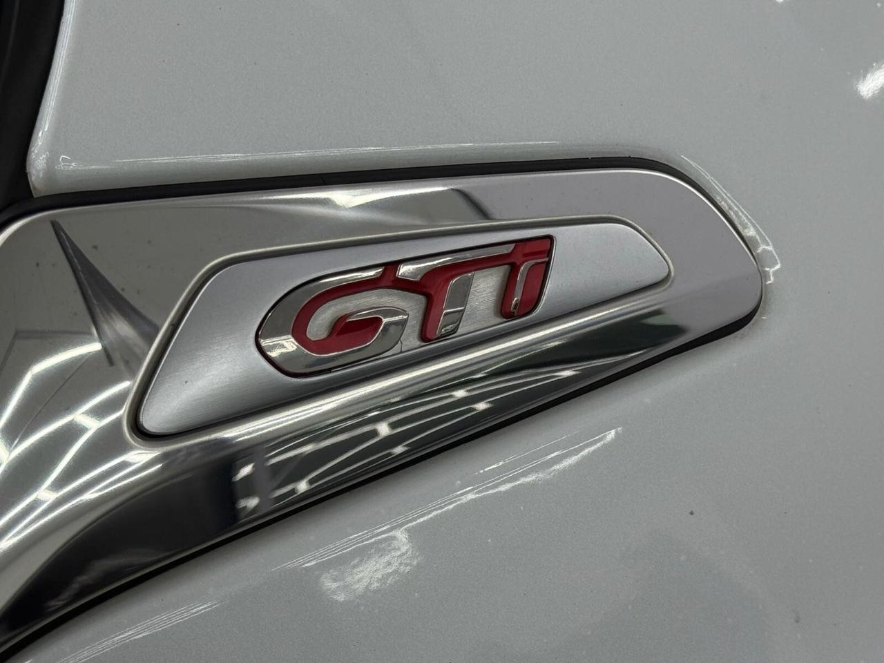 Peugeot 208 1.6 THP 200 CV 3 porte GTi