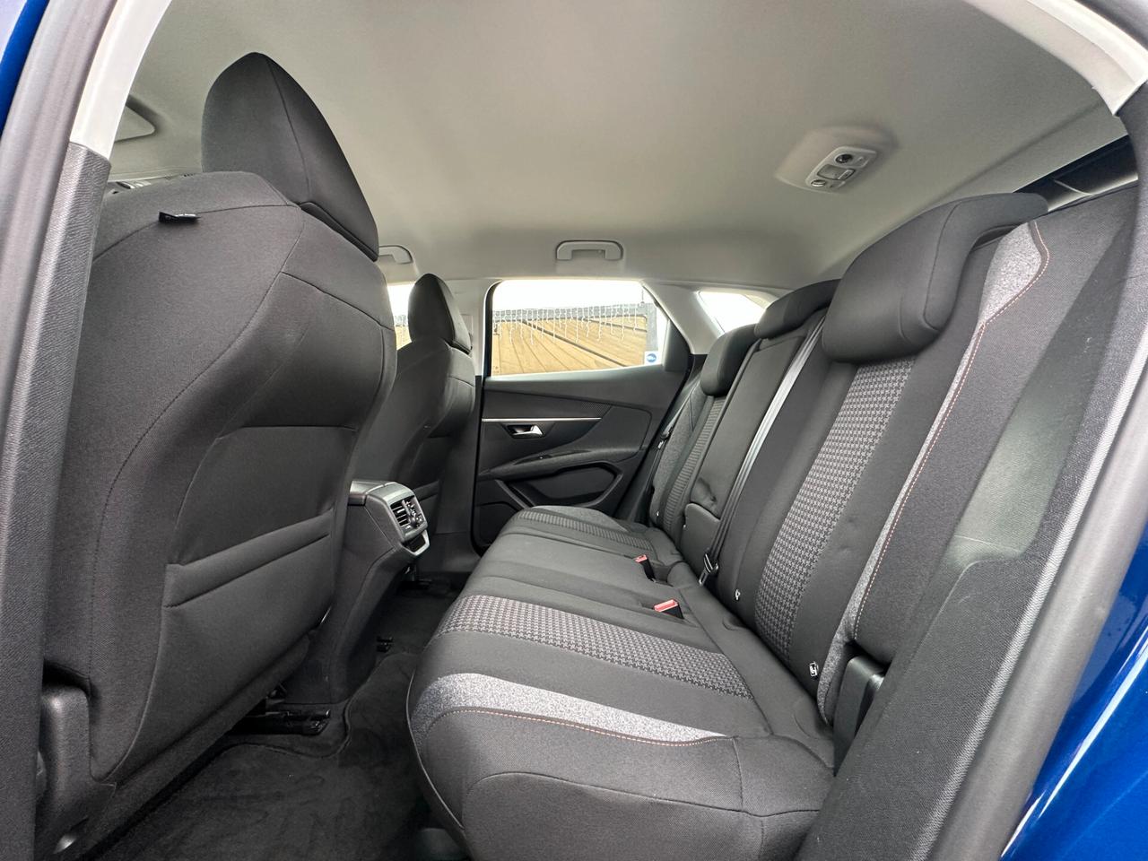 PEUGEOT 3008 1.5 BlueHDi 130 S&S EAT8 Business