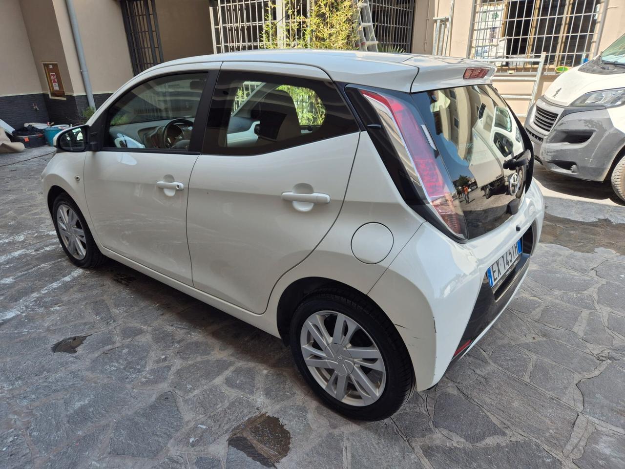 Toyota Aygo 1.0 VVT-i 69 CV 5 porte x-cool