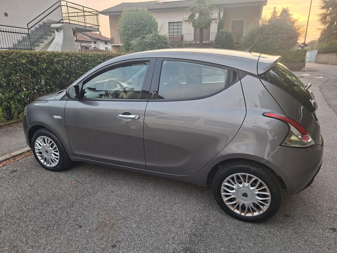 Lancia Ypsilon 0.9 TwinAir 85 CV 5 porte S&S DFN Platinum