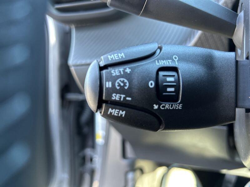 Peugeot 2008 II 2023 1.2 puretech Allure s&s 100cv