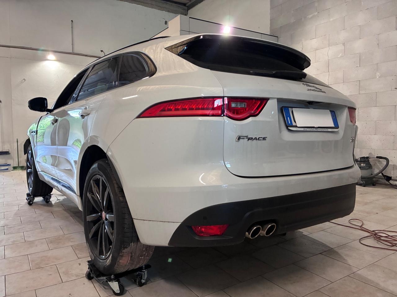 Jaguar F-Pace 2.0 D 180 CV AWD aut. R-Sport