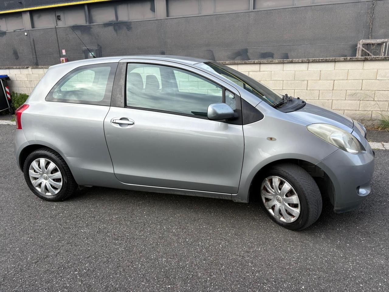 TOYOTA YARIS 1.3benz