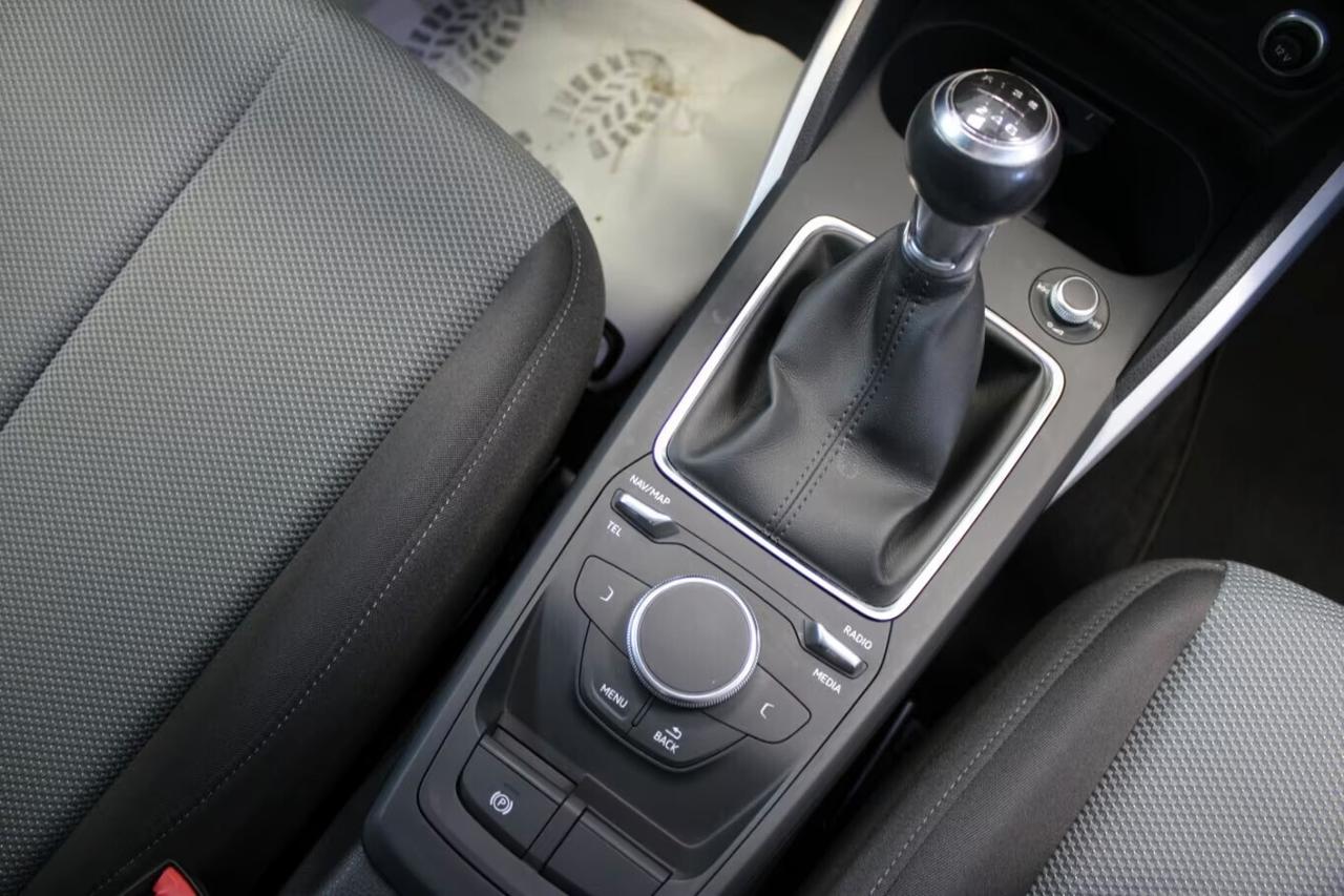 Audi Q2 30 TFSI Business Design