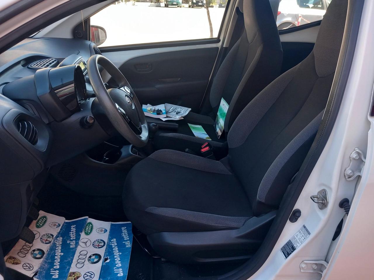 Toyota Aygo Connect 1.0 VVT-i 72 CV 5 porte x-play