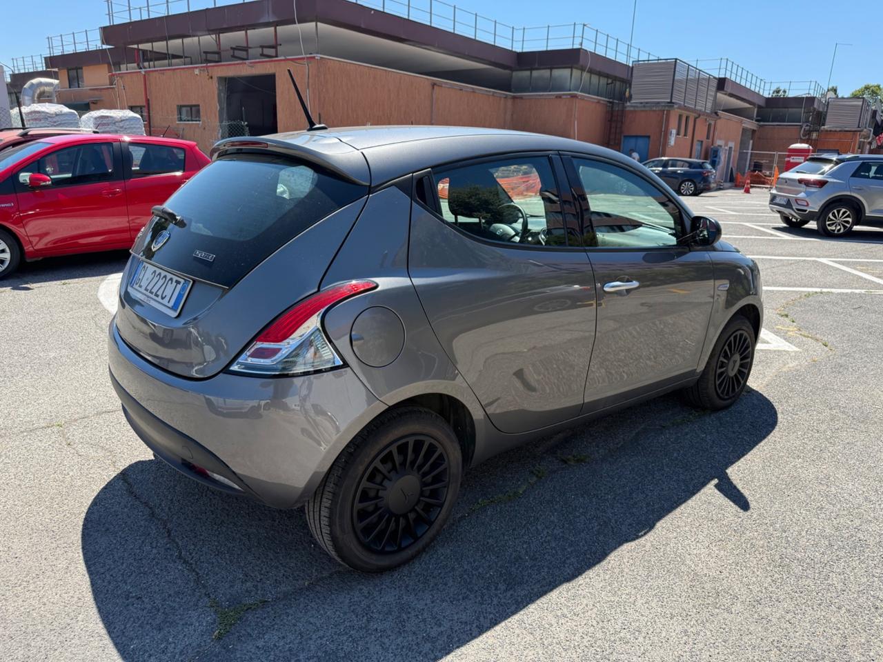 Lancia Ypsilon 1.0 FireFly 5 porte S&S Hybrid Ecochic Silver