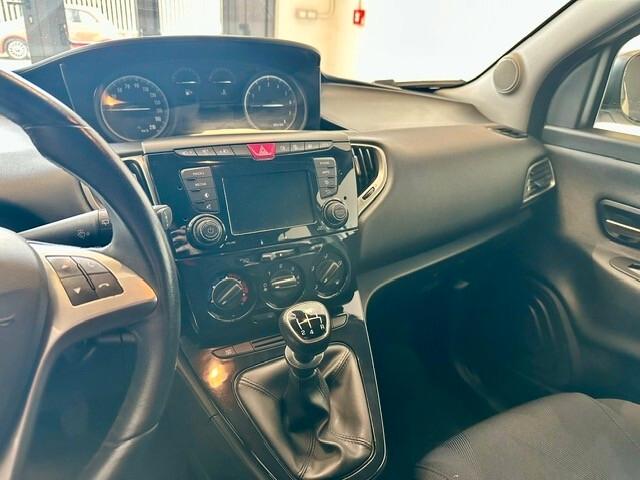 Lancia Ypsilon 1.2 69 CV 5 porte SILVER KM 79.200 - 2020
