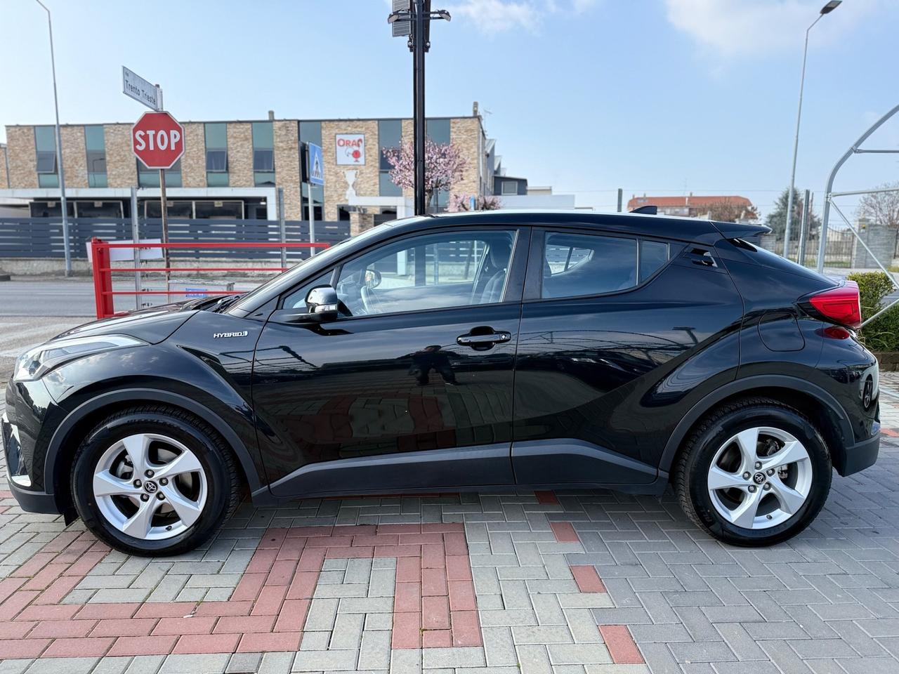 Toyota C-HR 1.8 Hybrid E-CVT Style+
