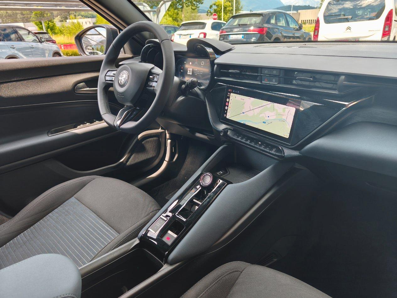 Alfa Romeo Junior 1.2 ibrida 145cv edct6 OK NEOPATENTATI