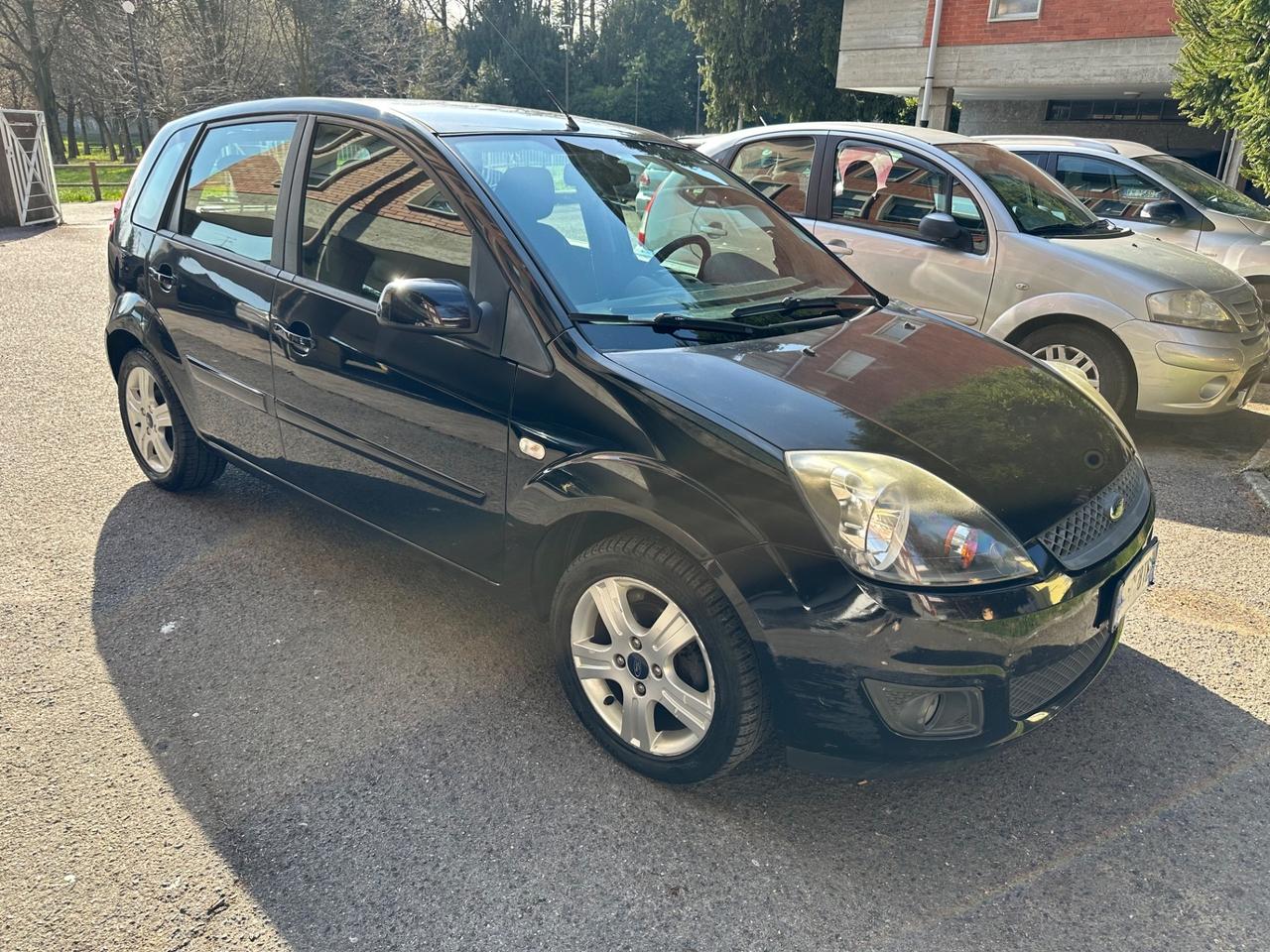Ford Fiesta 1.2 16V 5p. Ghia