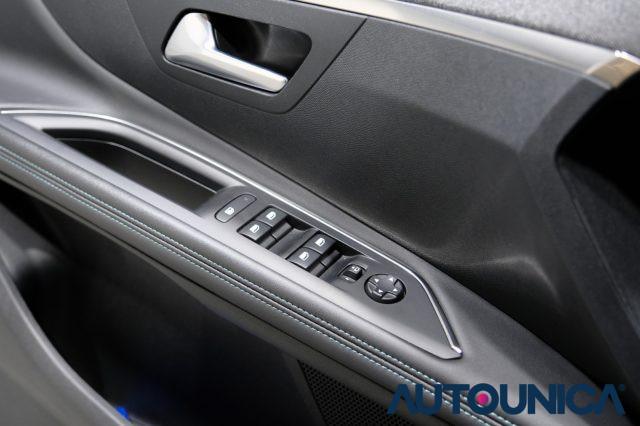 PEUGEOT 3008 HYBRID4 300 E-EAT8 ALLURE PACK