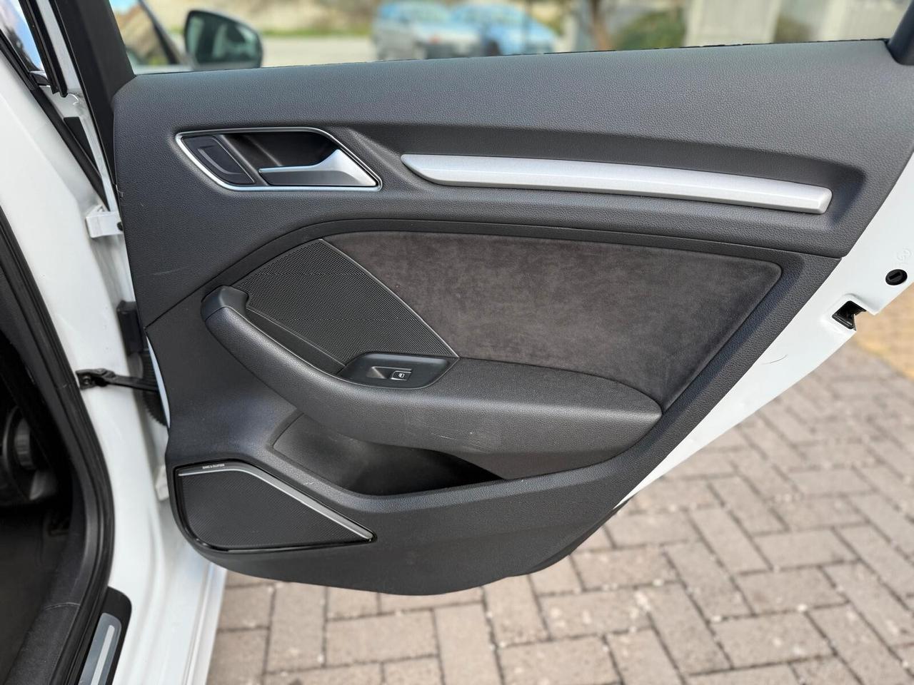 Audi A3 SPB 1.6 TDI 110 CV , S LINE ,TETTO, MATRIX , FULL