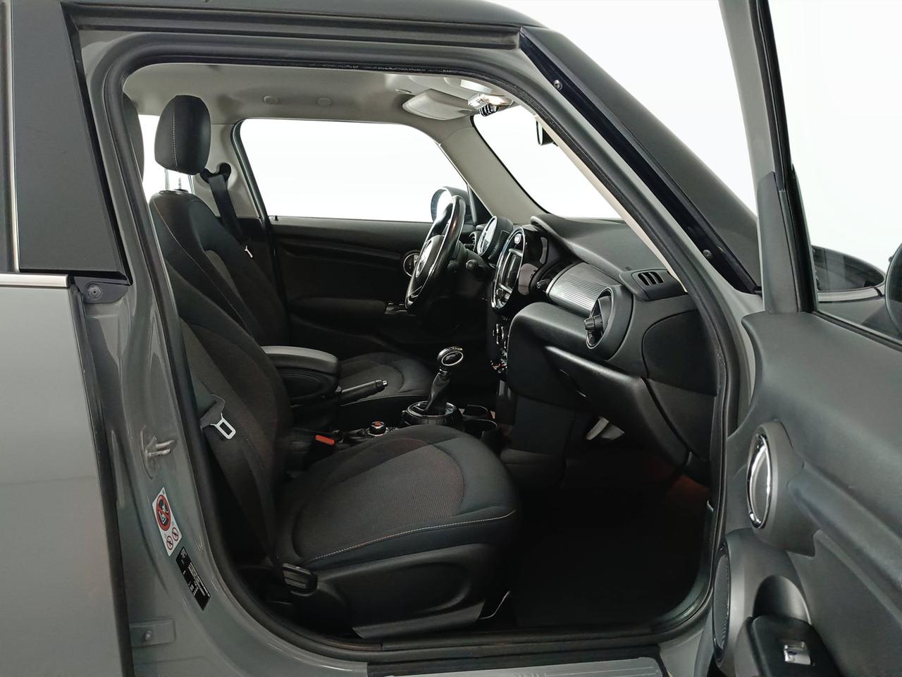 MINI Mini IV F55-F56 2014 - Mini 1.5 Cooper D Business 5p auto