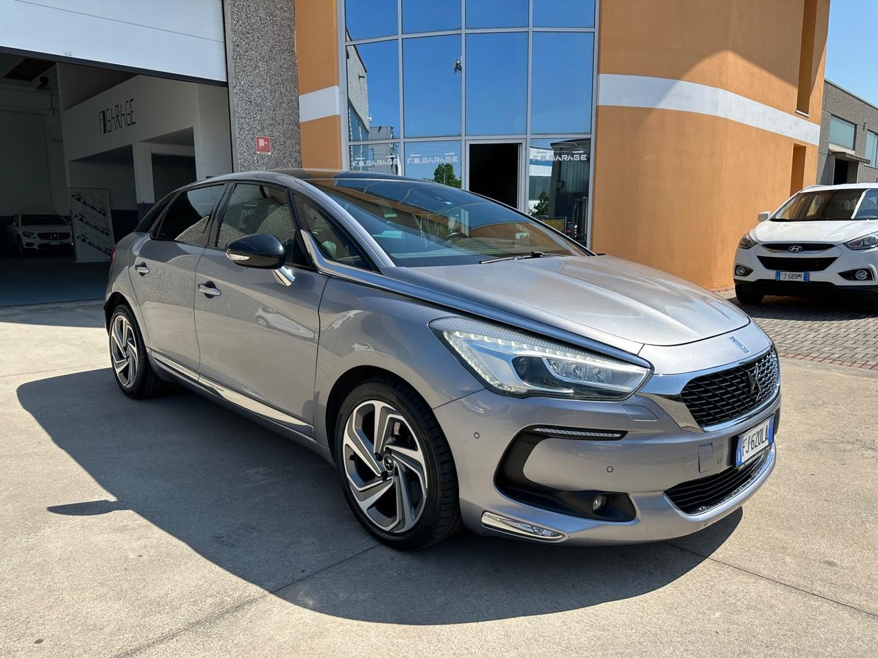 Ds DS5 DS 5 BlueHDi 180 S&S EAT6 Performance Line