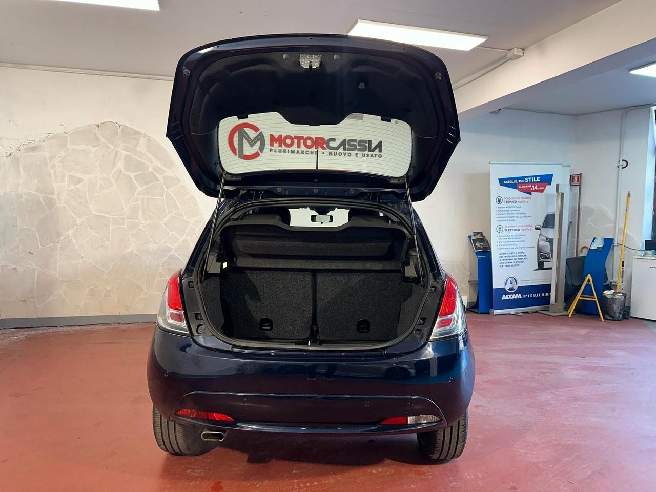 Lancia Ypsilon 1.0 FireFly 5 porte S&S Hybrid Ecochic Gold
