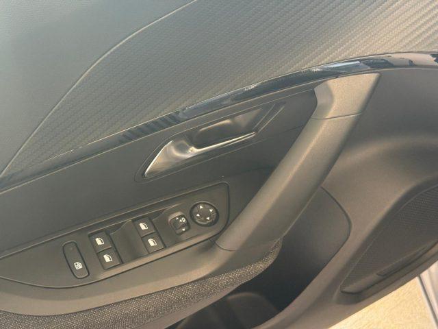PEUGEOT 2008 PureTech 100 S&S Style