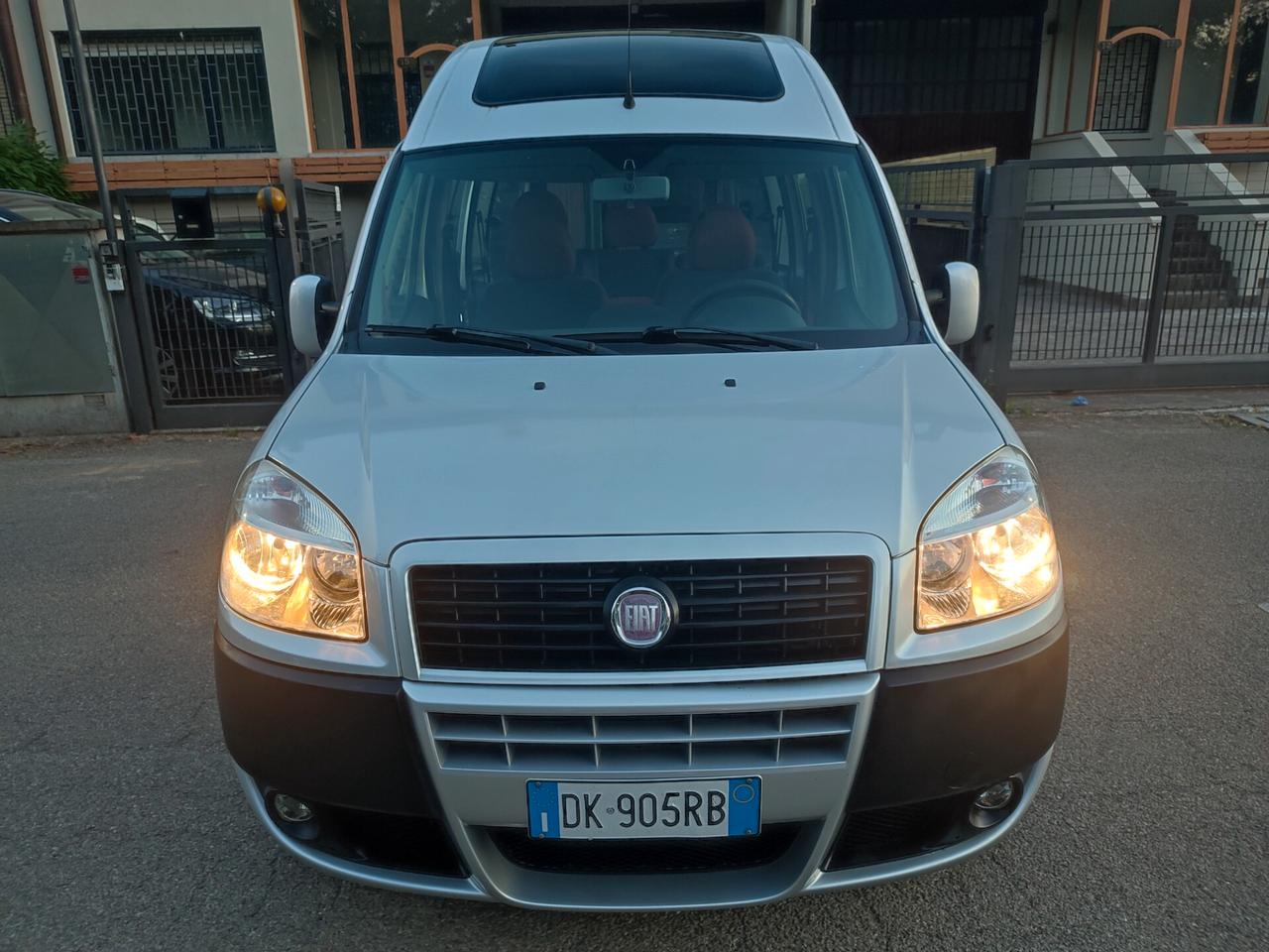 FIAT DOBLO 1.4BENZINA CON PEDANA DISABILI ELETTRICA NUOVO