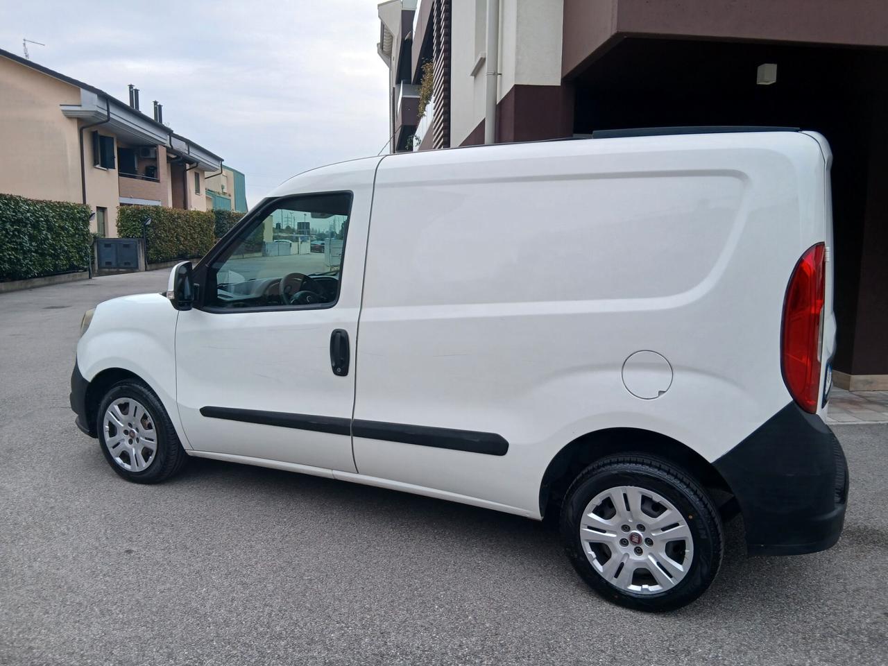 Fiat Doblò 1.3 Mjt 60 cv 2 posti IVA esposta tuo a € 217 mese