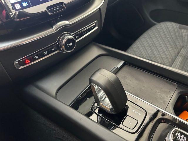 VOLVO XC60 B4 (d) AWD automatico Core