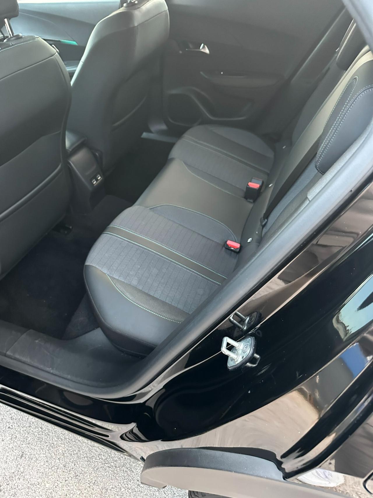 Peugeot 2008 BlueHDi 130 S&S EAT8 Allure