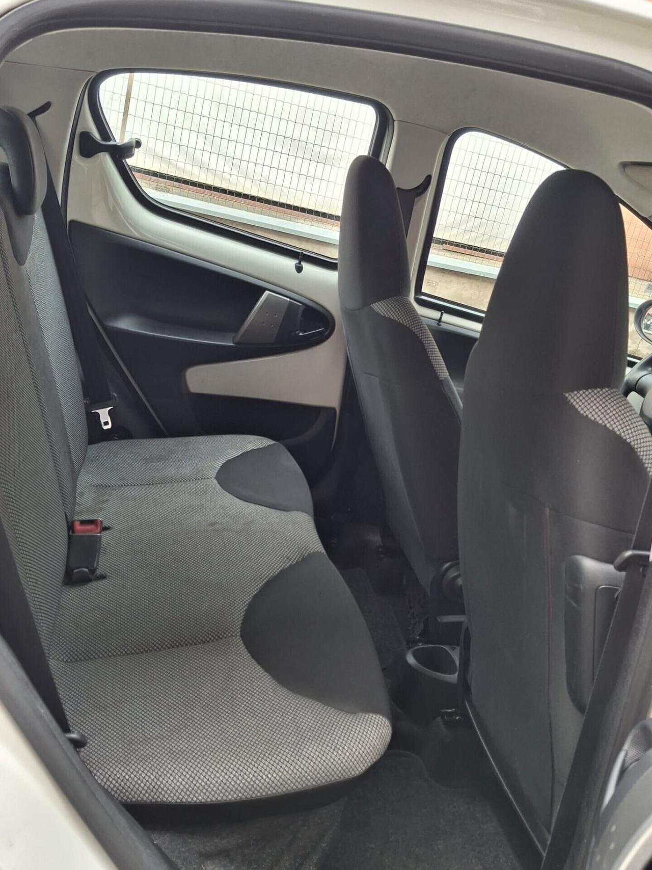 Toyota Aygo 1.0 12V VVT-i 5 porte Cool Soda Connect