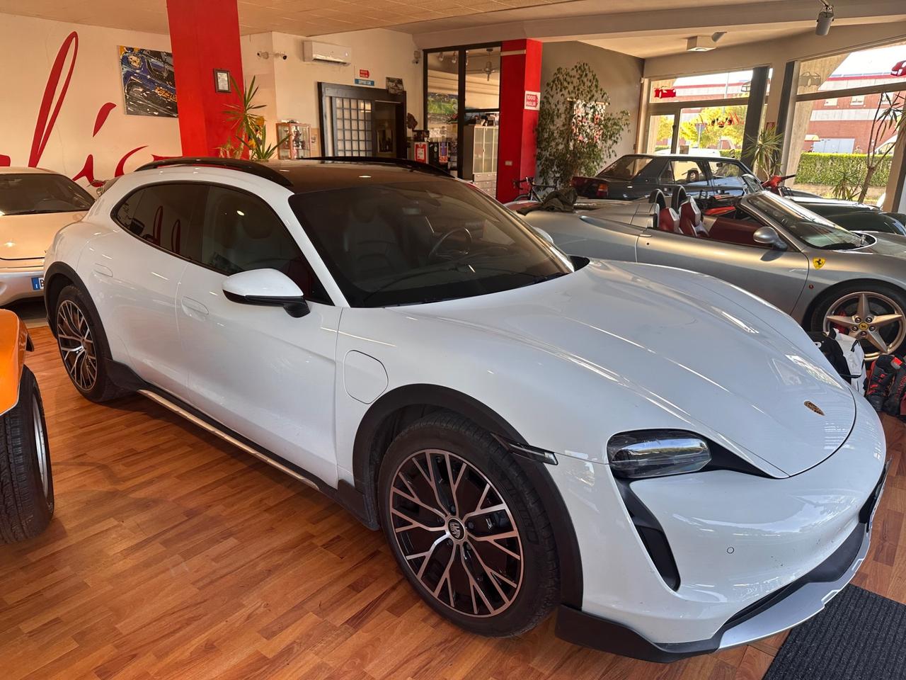 Porsche Taycan 4S Cross Turismo