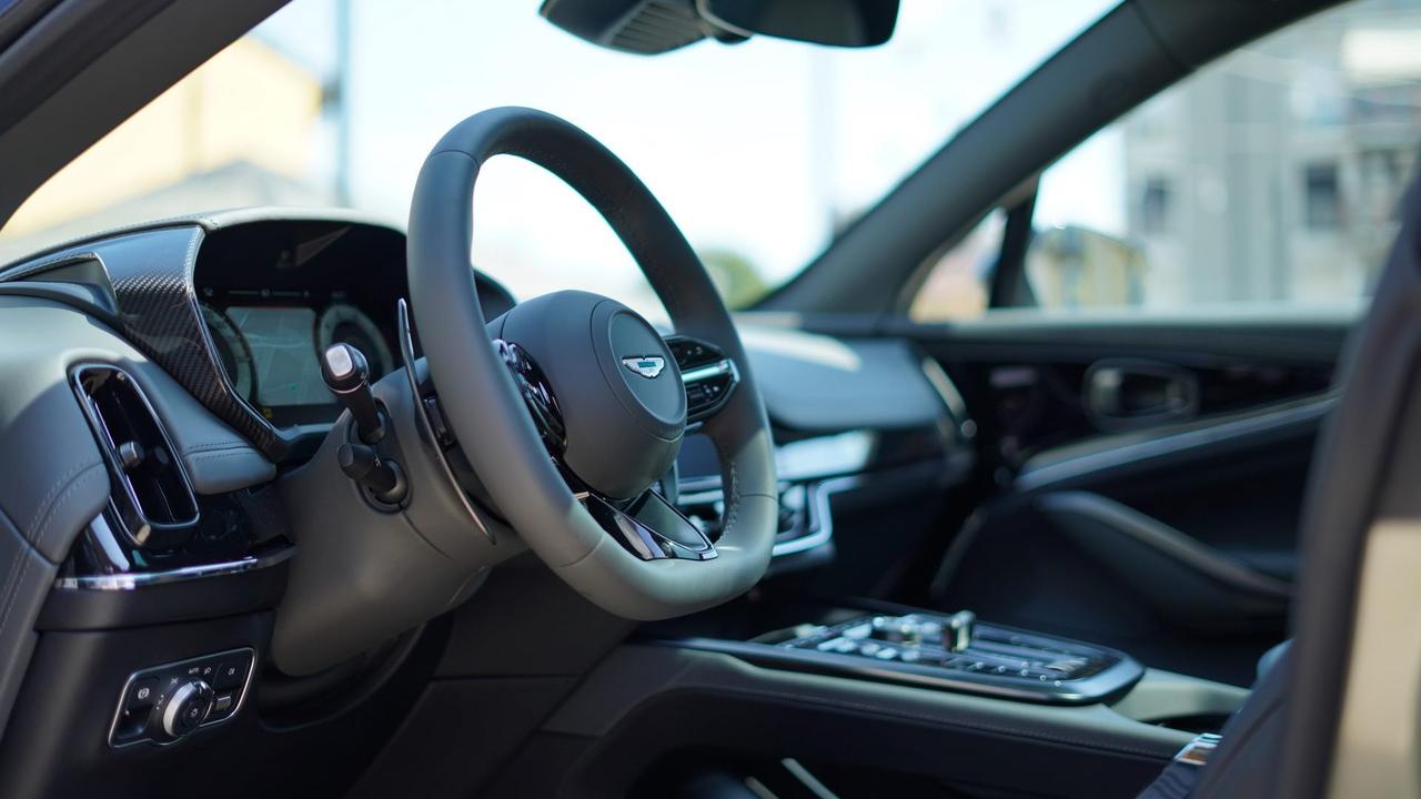 ASTON MARTIN DBX707 4.0