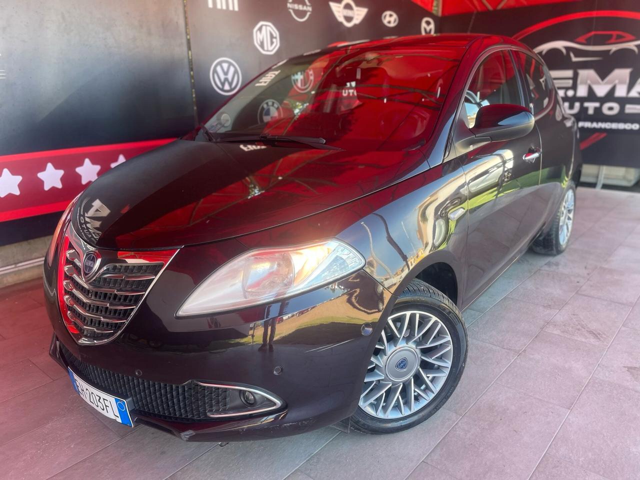Lancia Ypsilon 1.2 69 CV 5 porte S&S Gold