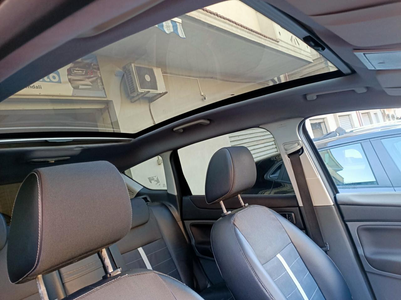 Ford Kuga 2.0 TDCi 136 CV tagliandata con distribuzione -tetto panoramico auto bellissima