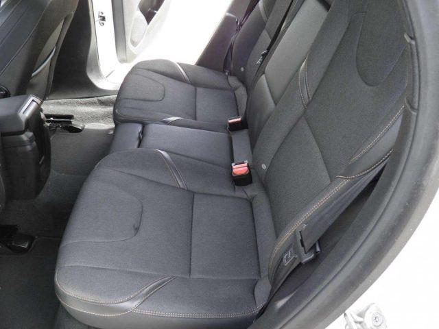 VOLVO V40 Cross Country V40 CROSS COUNTRY D3 MOMENTUM