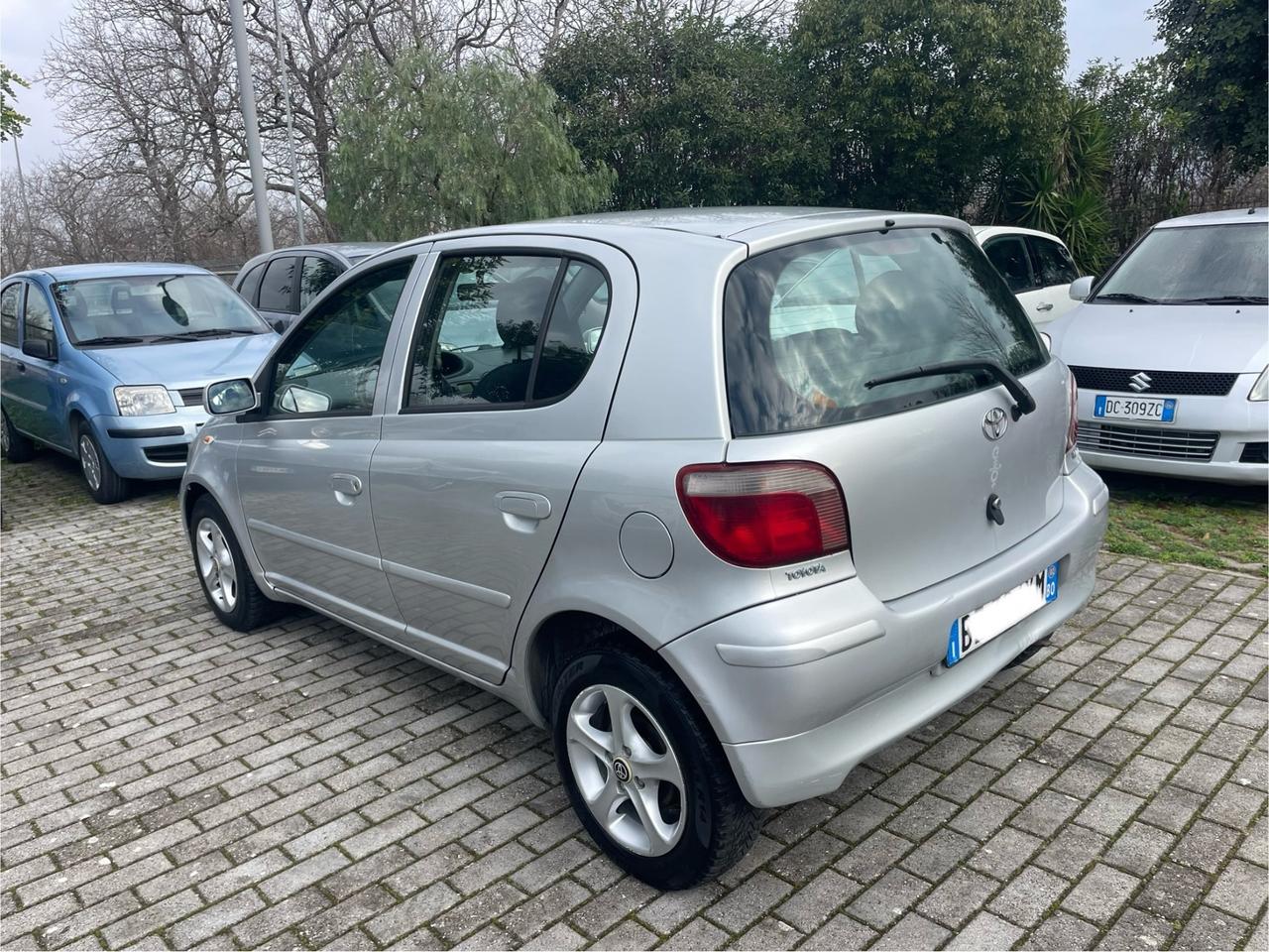 Toyota Yaris 1.0i 16V cat 5 porte Sol