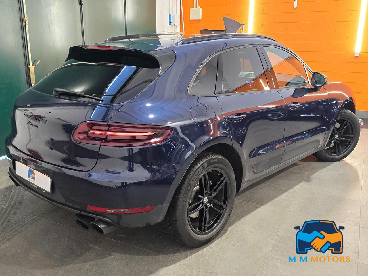PORSCHE MACAN