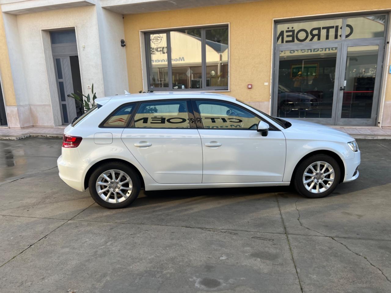 Audi A3 SPB 1.6 TDI Ambition con gancio traino