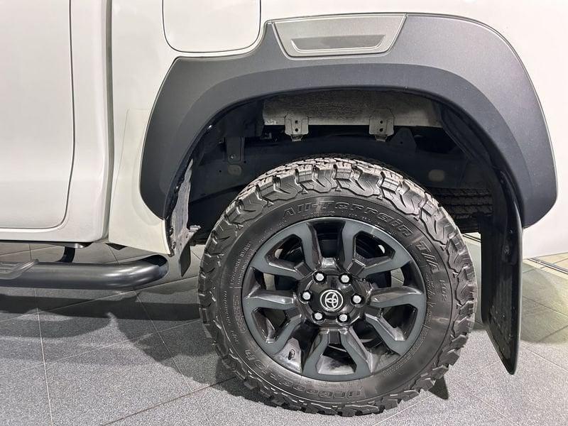 Toyota Hilux Hilux 2.8 D A/T 4WD 4 porte Double Cab Invincible + COPERTURA HARD TOP
