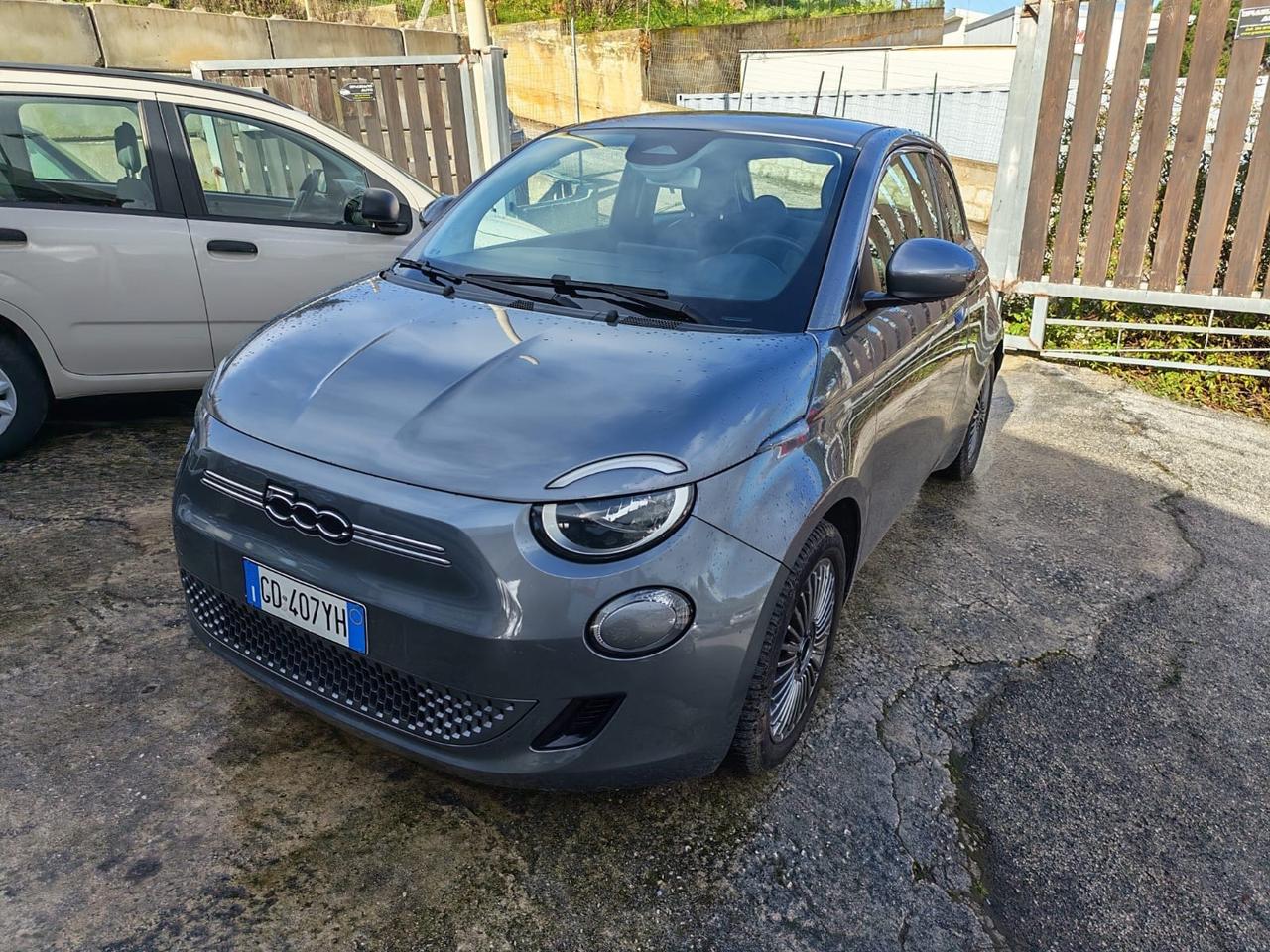 Fiat 500 500e berlina 42 kWh La Prima